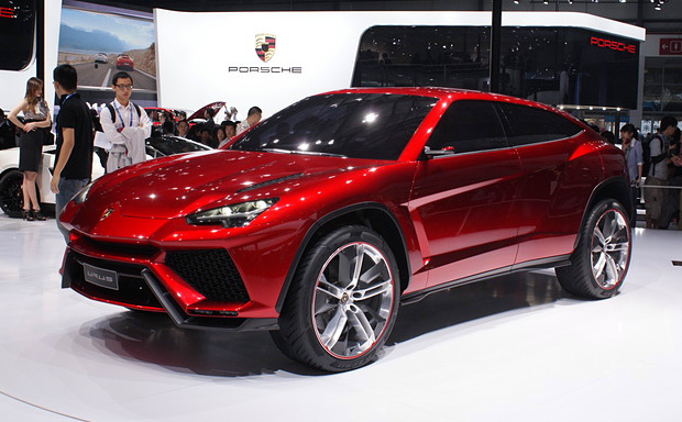  Lamborghini Urus   